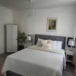 בית הארחה Zana 4*